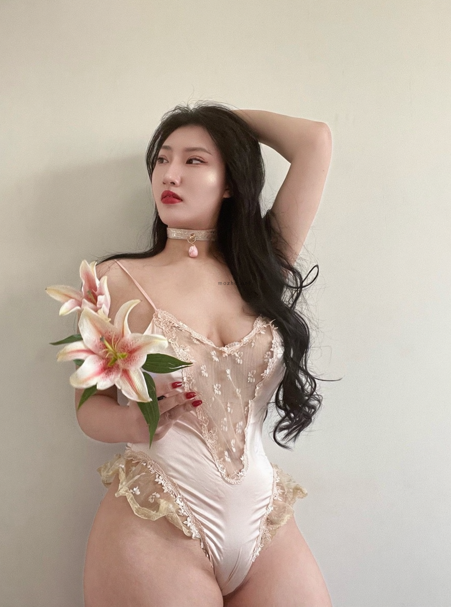 lelepigbaby – 插花【13P】